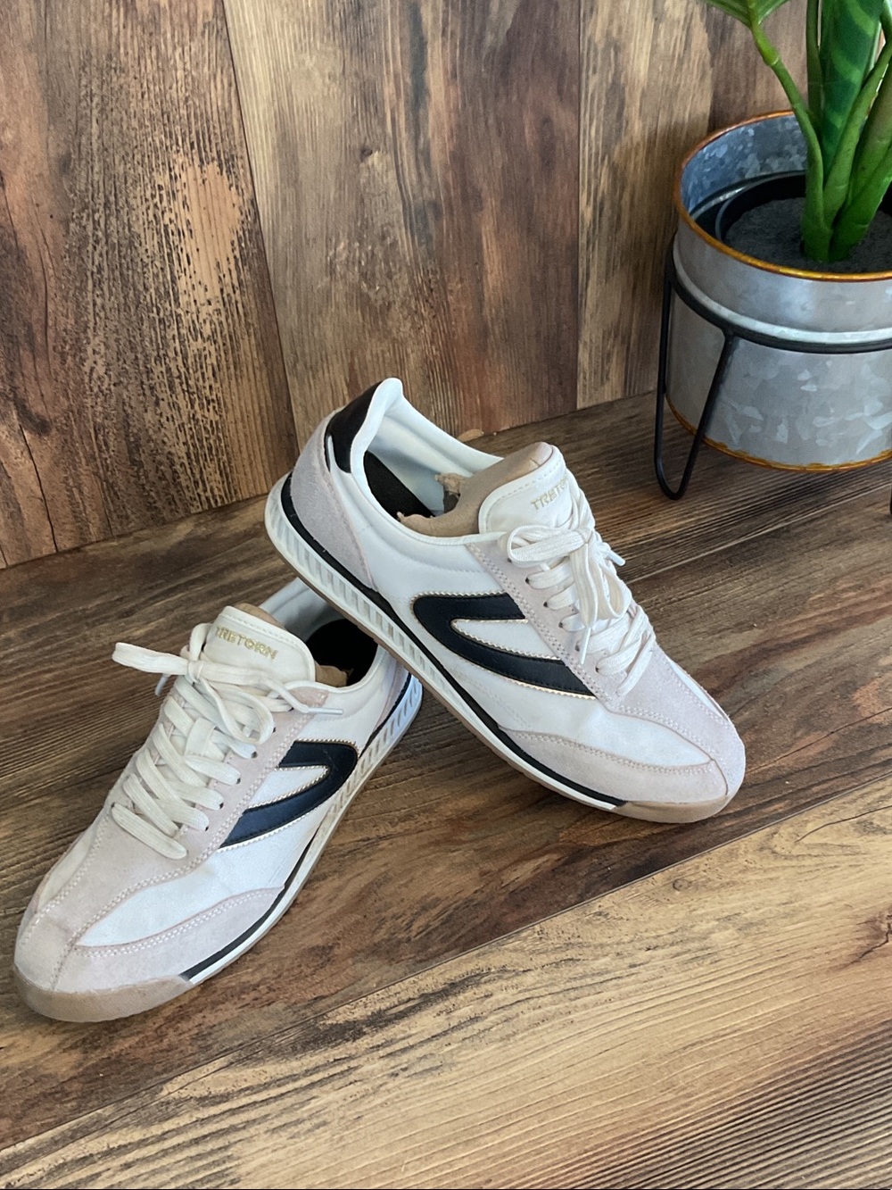 Tretorn Kristine Elite G Low Top 1970's Inspired Retro Look Sneakers 9.5